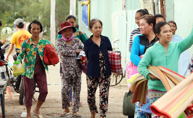 Bão Trâu Mộng thành nghé con, người SG cười tươi trở về nhà